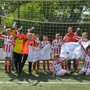 Kampioenschap kroon op seizoen E4! Kampioenschap kroon op seizoen E4!