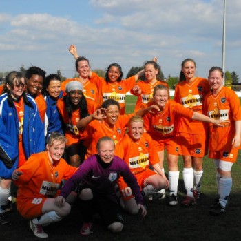 De dames 1 worden eerste in het internationale Beaujolais Trophy toernooi. De dames 1 worden eerste in het internationale Beaujolais Trophy toernooi.
